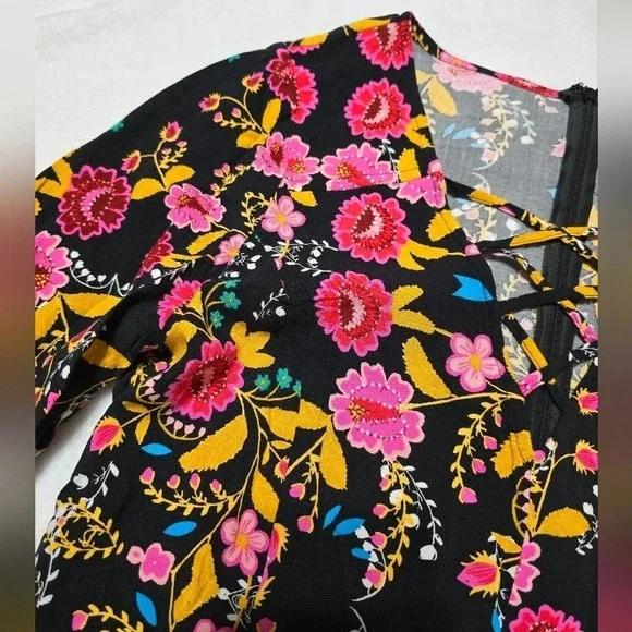 Express Black Floral Print Romper, Long Sleeves, Lightweight, V-Neck, Sz 12, EUC - Picture 11 of 12